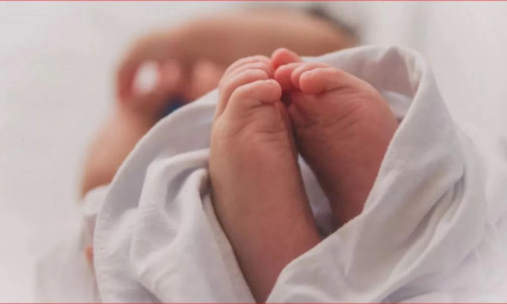 Βρέφος 3 μηνών θετικό στον κορωνοϊό! Τι λέει η μητέρα του